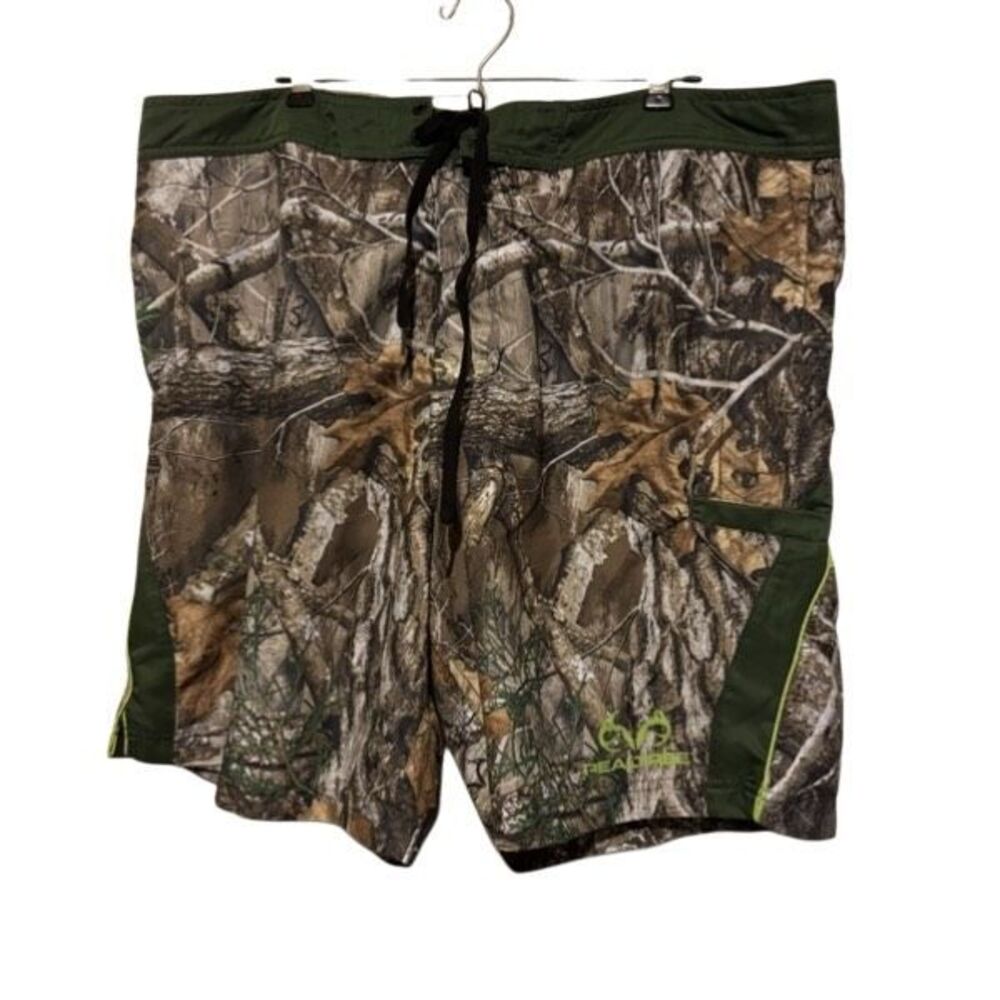 Realtree Edge Size XXL Camouflage Board Shorts